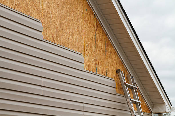 Professional Siding Repair technician working in Kennerdell, PA